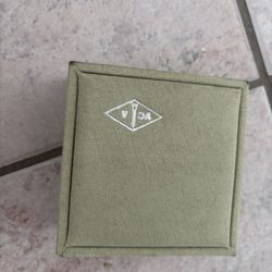 Van Cleef & Arpels necklace storage accessory jewelry Ring Box bracelet 