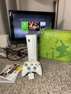 Microsoft Xbox 360 Arcade Console 256MB w/ Controller, RCA, Xbox Live, CIB BOX