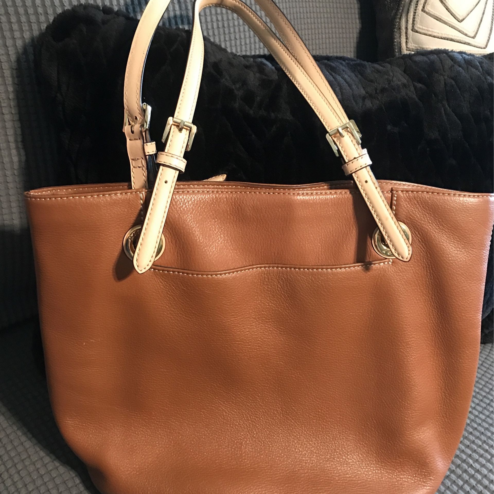 Leather Michael Kors Purse Good Condition