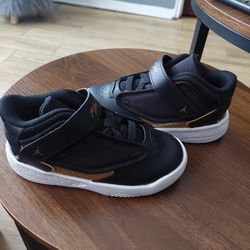 Air Jordan Original Kids Sneakers Size 9 Toddler 