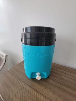 Igloo Cooler Set – Ice Chest + Beverage Dispenser