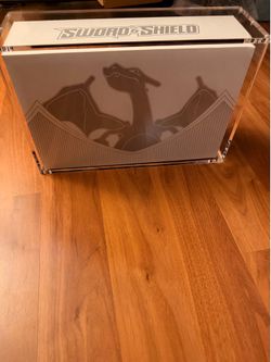 Pokemon Sword & Shield Ultra-Premium Collection: Charizard Magnetic Acrylic Case