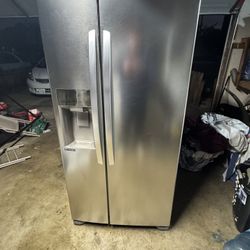 Refrigerator 