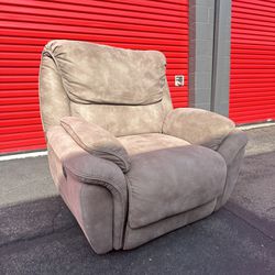 Free Delivery Locally 🛻 Brown Single Recliner
