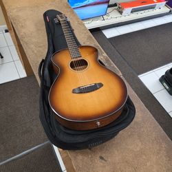 Breedlove Discovery Concertina SB Acoustic Guitar