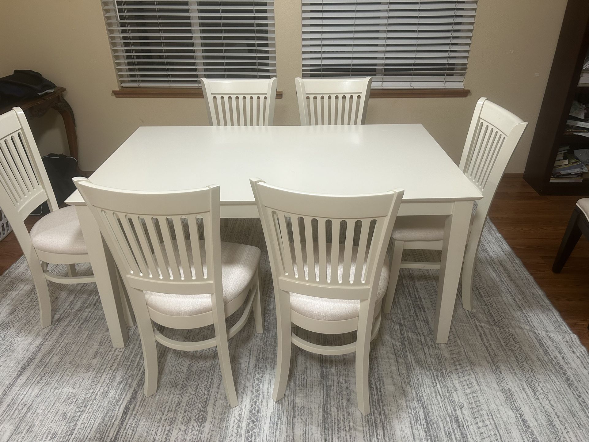 Dinings Tabel With 6 Chairs
