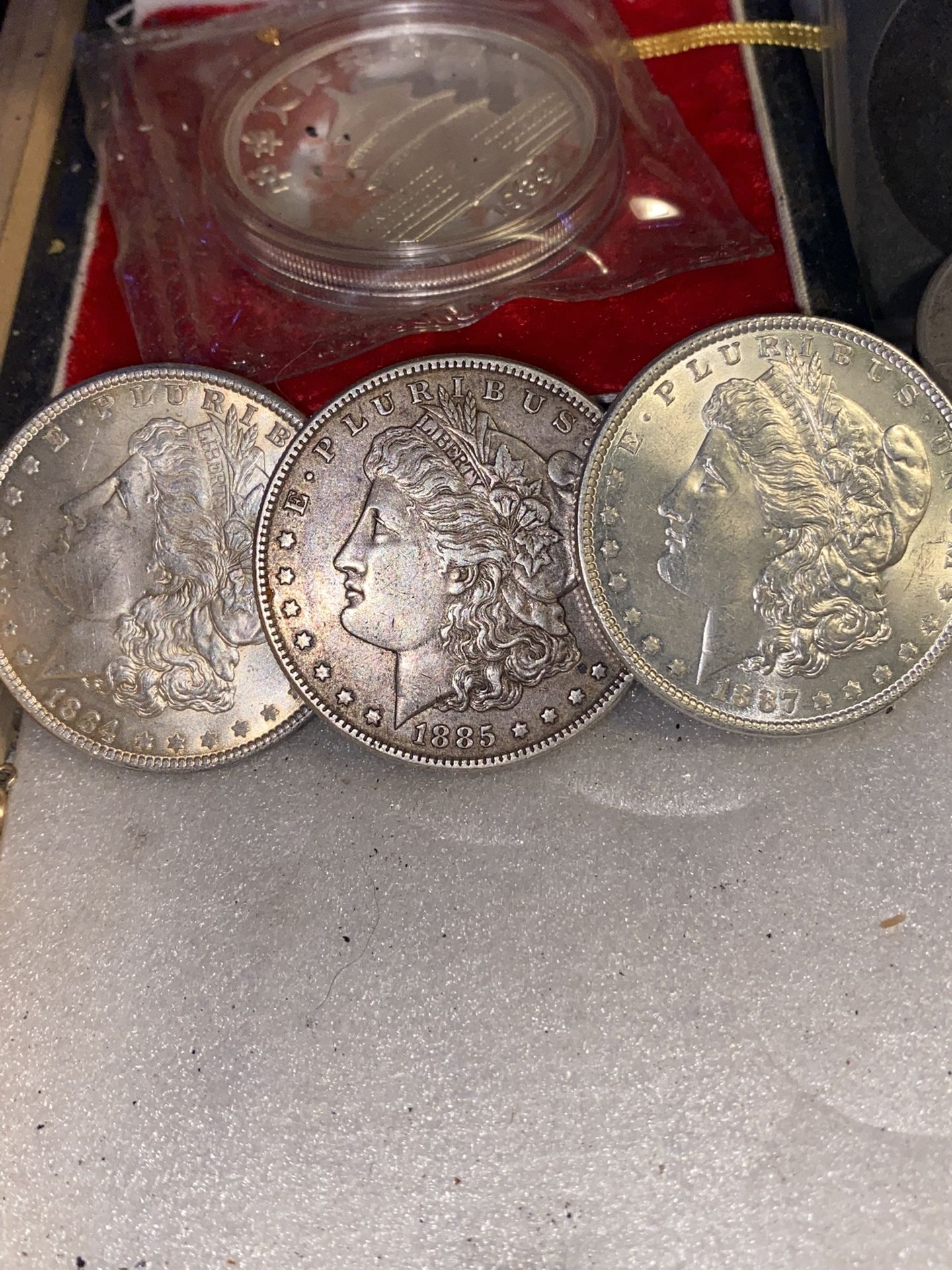 1884/1885/1887 silver uncirculated Morgan silver dollars no marks