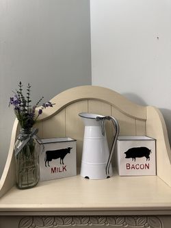 Farmhouse Style Metal Kitchen Decor & Glass Milk Bottle  With Faux Lavender Flowers Decor 🪻