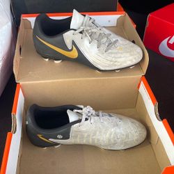Cleats ( Soccer) 5.5 Y