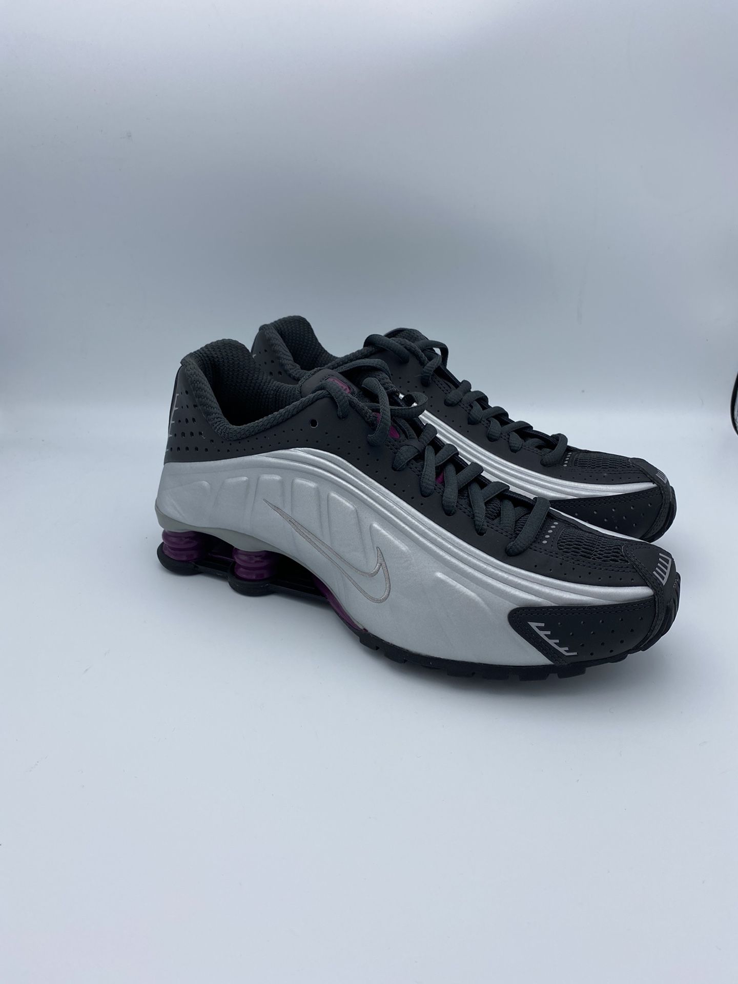 Nike ShoxR4 Anthracite Womens Size 8