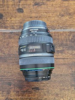 Canon EF 70-300mm f/4.5-5.6 DO IS USM Lens for Canon EOS Cameras