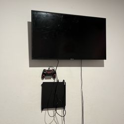 40” Hisense Roku Tv W/ Wall Mount