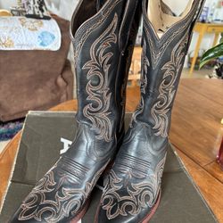 Ariat Woman’s Blk Cowboy Boots