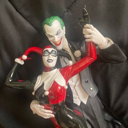 Joker and Harley Quinn Mad Love Statue