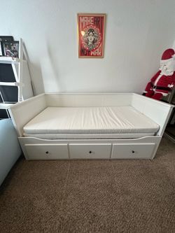 IKEA HEMNES Daybed w/ 2 Mattresses + Storage Drawers