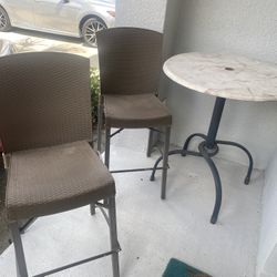 Outside Patio Set ! 2 Top