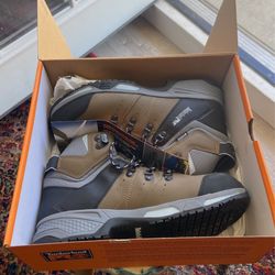 Timberland Hiking Boots Women’s 9.5 