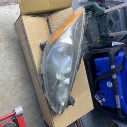 Faro Mazda 2 Lado derecho 