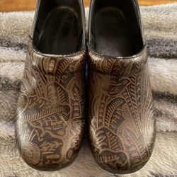 Dansko Clogs Size 10 Woman