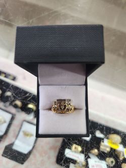 18k crown ring