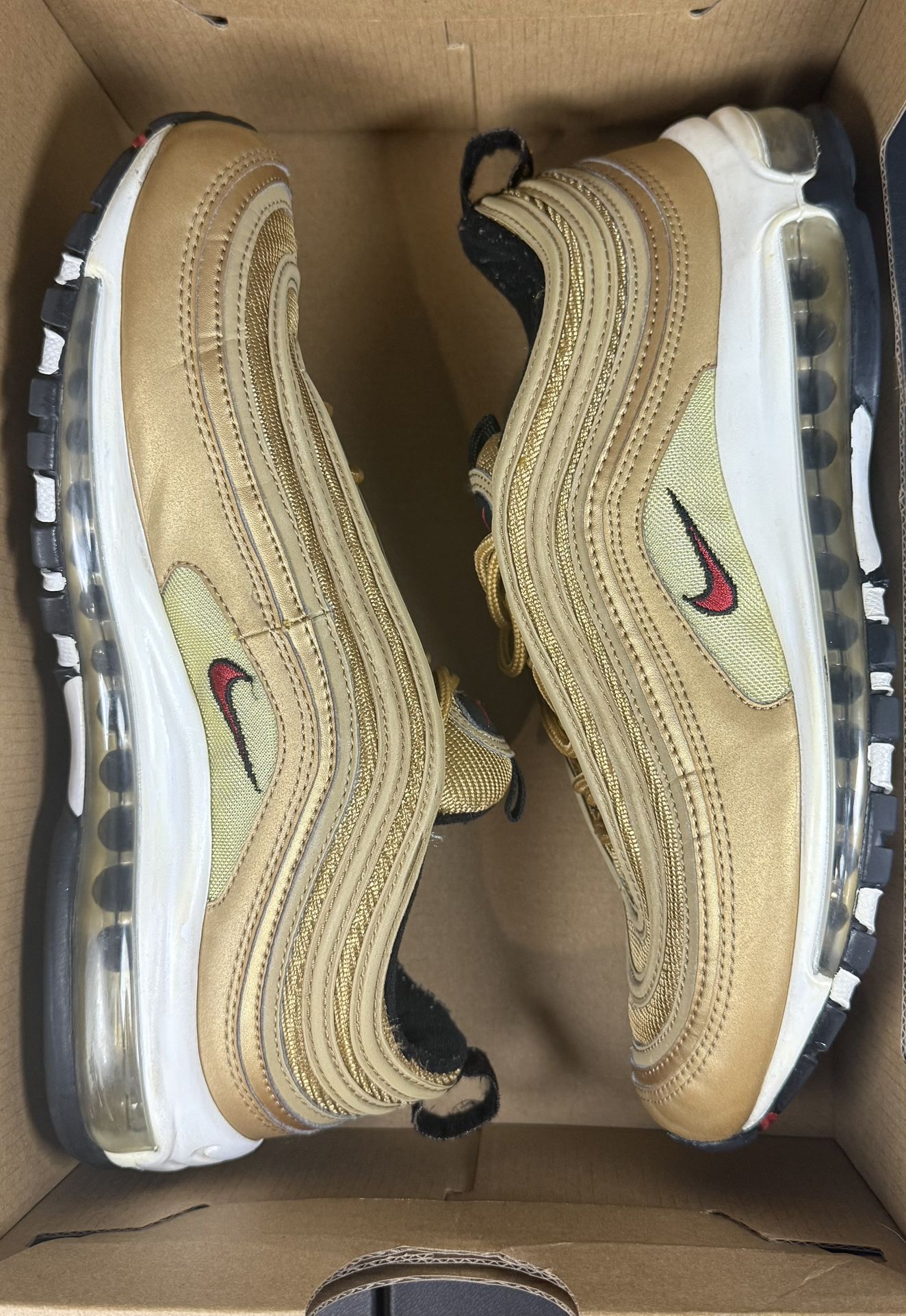 Clean Metallic Gold Nike Air Max size 9.5m!