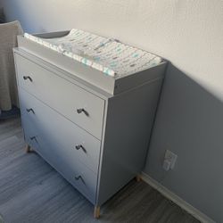 Dresser / Changing Table