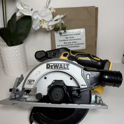 Dewalt Circular Saw 6 1/2 20v (DCS565)