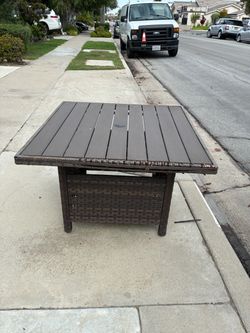 Free Outdoor Table