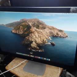 Apple  Cinema Display  LED  (27-Inch) Model: A1316 LED-backlit