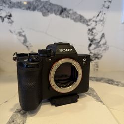 Sony a7R V - Mint Condition
