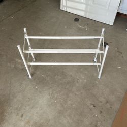 Expandable shoe rack
