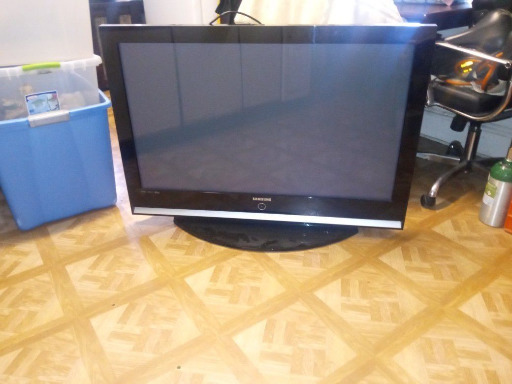 TV 43" SAMSUNG PLASMA FLAT SCREEN w New Remote