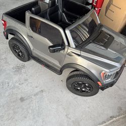 Ride on Ford Raptor