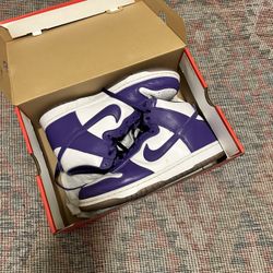Nike Dunk Varsity Purple