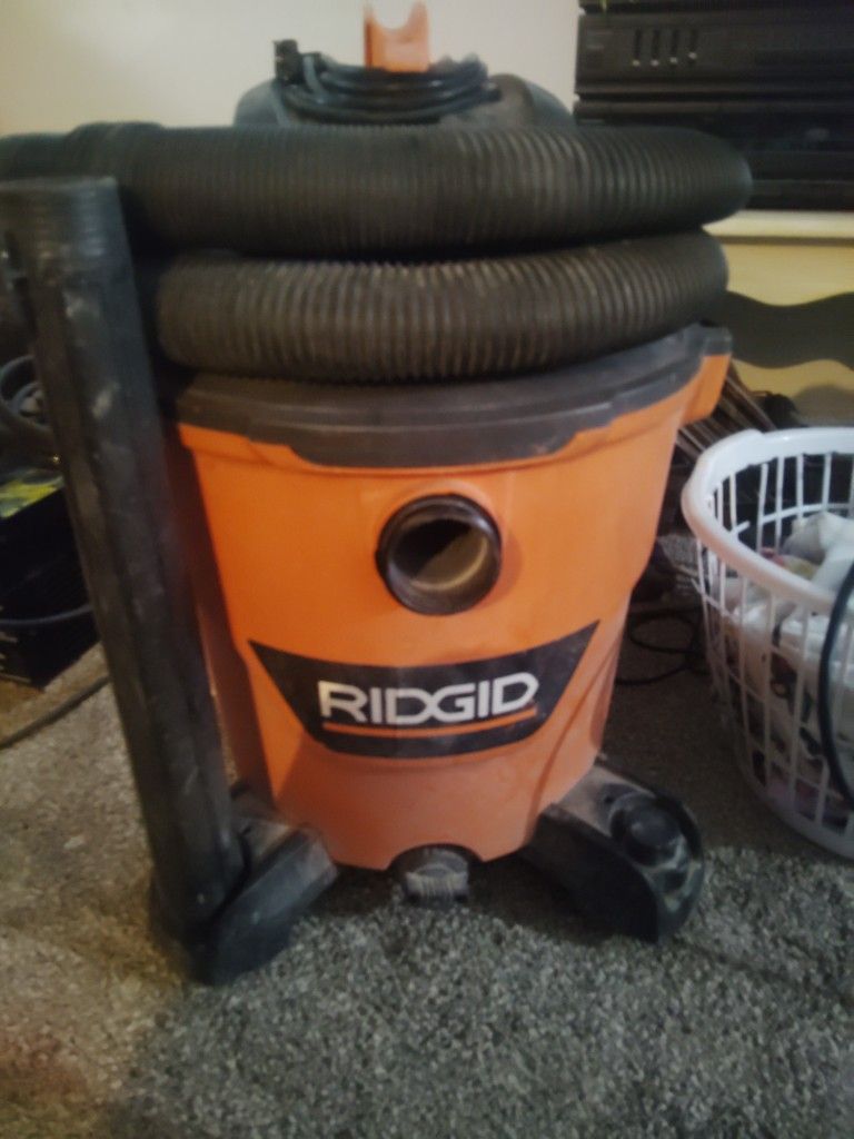 Rigid 12 Gallon Wet/Dry Shop Vac