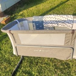 Bassinet / Bedside Sleeper +148 New Born Huggies Little Snugglers Diapers