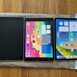 Apple iPad Gen 9 A2602 or Air 5 A2588 - Sell For Part NOT WORKING CONDITION READ DETAILS  ! If you buy for part, then it is good for Screen, Camera…. 