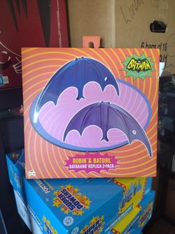 DC Robin Batgirl Batman Series Batarang 2 Pack FREE