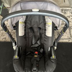 Doona stroller with grey canopy 
