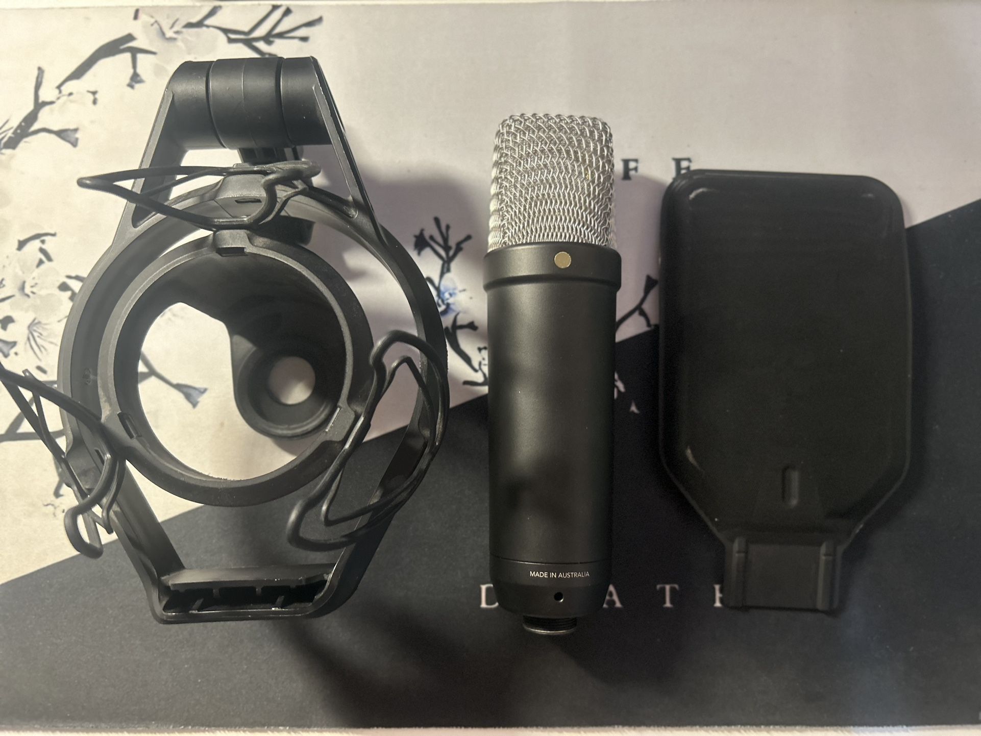 RODE NT1 5th-Generation Large-Diaphragm Microphone Black