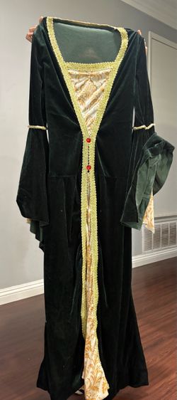 Women’s Renaissance Costume