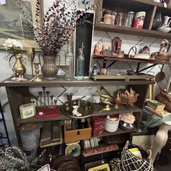 Vintage Decor, Collectibles & Furniture 