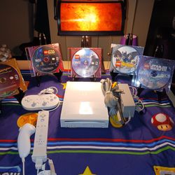 Nintendo, All Original Nintendo Wii First Model, GameCube Compatible With Five Top-tier Lego Games Included