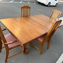 Dining Table With 4 Chairs / Mesa Con 4 Sillas 