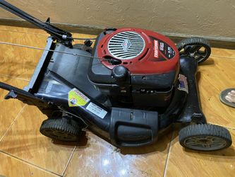 Craftsman self-propelled lawnmower like new 21 inch cut 6.5 hp