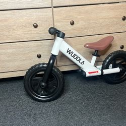 Hello we have balance bike for kids 🎁 Colors available White ,  , dark Green  Pick up San Bernardino