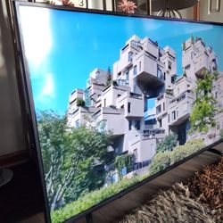 55" hisiense smart tv 4k great condition come with remote.  Great quality pic 