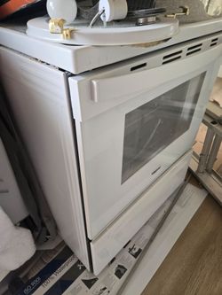 White Stove and Dishwasher