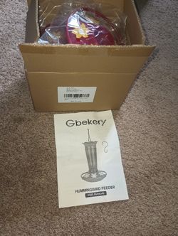 Plastic And Glass Bird Feeder 