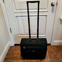 Rolling Hard Side Catalog and Laptop
Case, Black